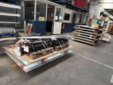 un camion chargé d'un tas d'objets