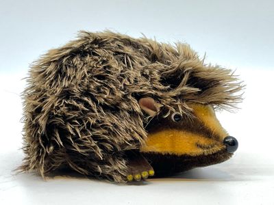 STEIFF. Hérisson en peluche. Médaille.