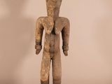 an image of a statue of a man with a hat on it ' s head