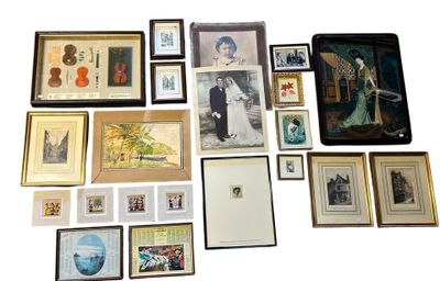 beaucoup de photos encadrées et de photos accrochées au mur