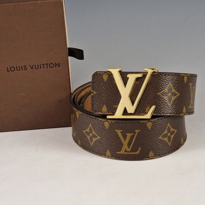 Ceinture Louis Vuitton en cuir marron avec boucle dorée