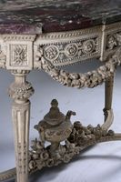 Console en bois sculpté, mouluré et laqué de forme demi-lune… (photo 4)
