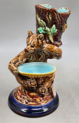 deux vases décorés d'animaux
