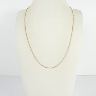 a gold chain necklace on a mannequin mannequin