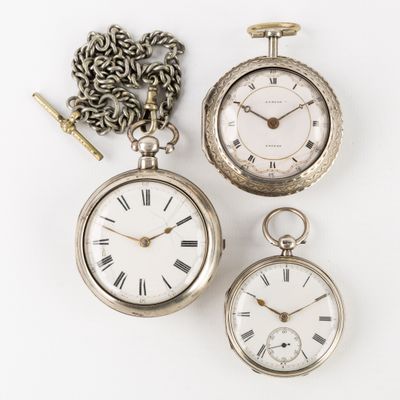 deux montres de poche en argent et une chaîne ornée de chiffres romains