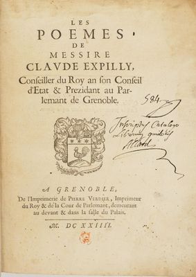 un vieux livre avec l'image d'un blason