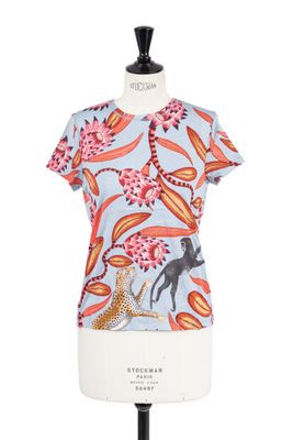 un haut pour femme à imprimé floral bleu et rose