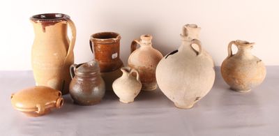 [ DIVERS ] Réunion de terre cuite comprenant des pichets et … - Photo 1