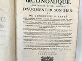 un vieux livre avec un titre en noir et blanc