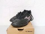 brand new in box mizuno men ' s soccer shoes size 11 5
