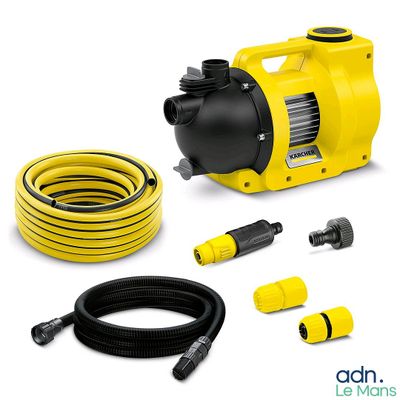un gros plan d'une pompe jaune avec des tuyaux et encore des tuyaux
