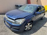 une photo d'une voiture qui a été gravement endommagée