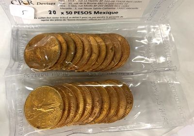 deux paquets de pièces d'or empilés l'un sur l'autre