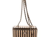Sac Chanel en toile à carreaux gingham beige et noir, avec anses en chaîne