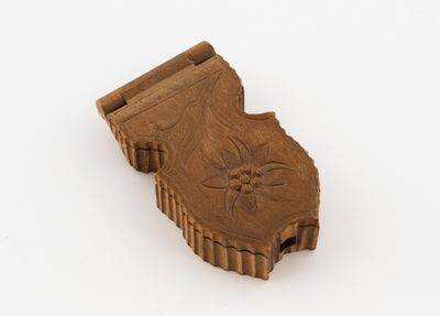 plaque en bois sculpté représentant l'État de Floride sur fond blanc