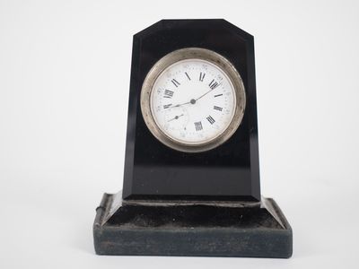 Pendulette de style Art Déco en marbre noir, cadran émaillé … - Photo 1