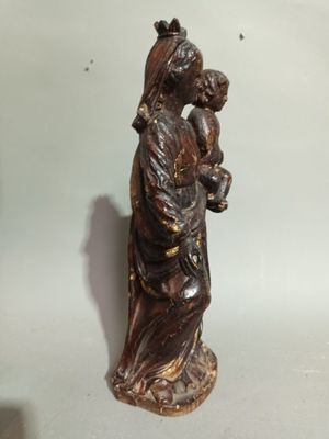 statue of a woman holding a child in her arms