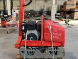 la machine est posée sur la palette dans l'entrepôt