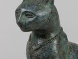 a statue of a cat that is sitting on top of a table