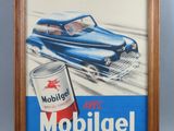 une affiche encadrée représentant une voiture bleue et un bidon de Mobilgre