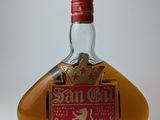 une image représentant une bouteille d'alcool dont l'étiquette est ornée d'un lion