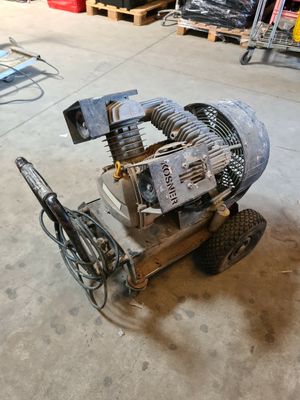 une machine posée sur le sol du garage