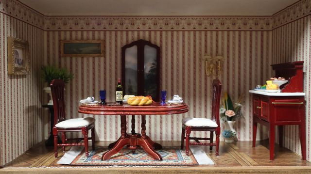 Diorama. Composition miniature, dans une vitrine en bois, vitre e...