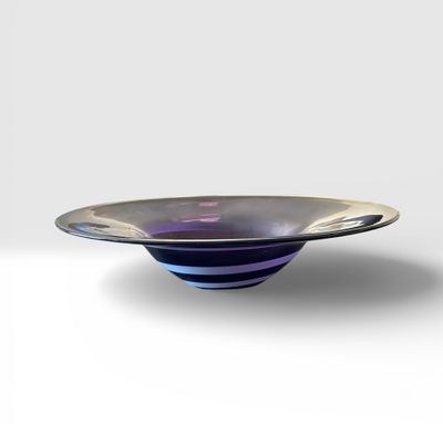 VENINI (dans le goût) Coupe en verre violine à spirale blanc…