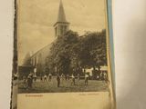 une vieille photo d'une église surmontée d'un clocher