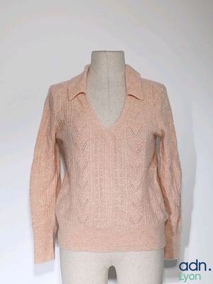 une photo d'un pull pour femme sur un mannequin