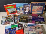 beaucoup de livres sur la table