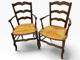 paire de chaises anglaises à dossier en échelle datant du début du XXe siècle