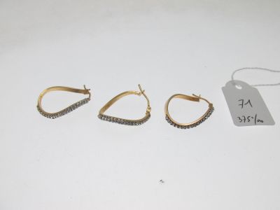 trois paires de boucles d'oreilles créoles en or