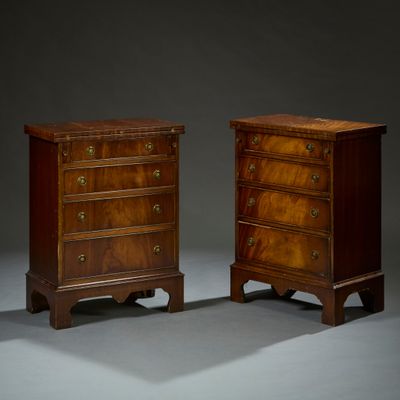paire de commodes en acajou de l'époque de George II