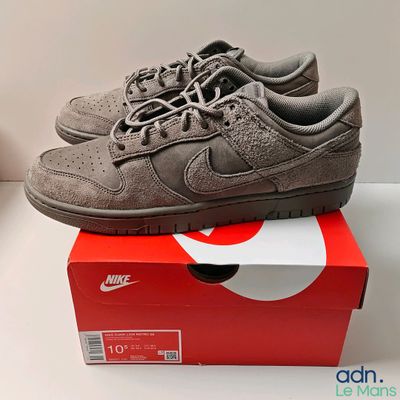 nike dunk dunk dunk low grey sued men ' s size 9 5 5 5 5 5 5