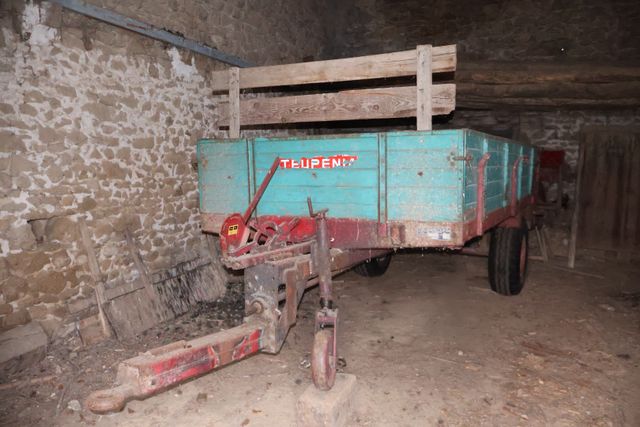 Épandeur ancien un essieu DEGUILLAUME