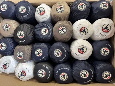 JOTT - Ensemble d'environ 190 doudounes.