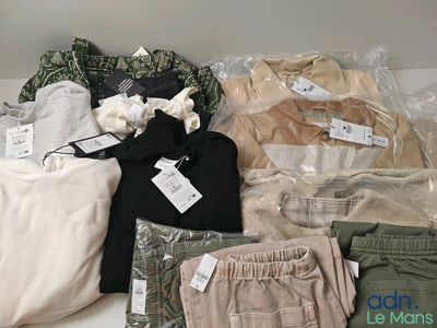 Lot de 13 vêtements de diverses tailles et marques dont : PU…
