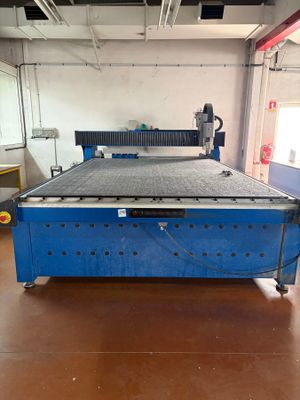 Une machine de découpe MECA NUMERIC MF 2030. On y joint son poste - Photo 1