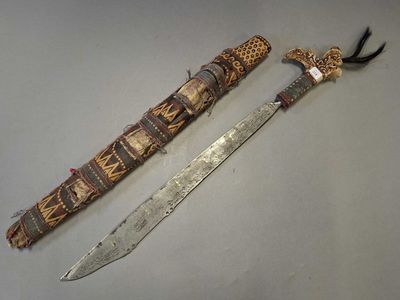 SABRE" MANDAU", Dayak Bornéo. Longue lame droite (48.5 cm), …