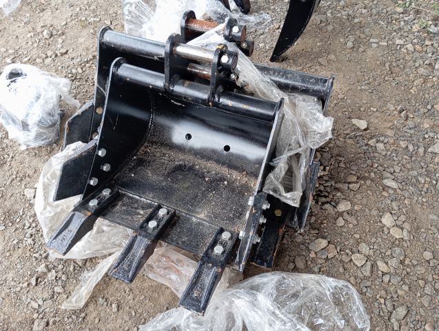 Godet 400mm + 600mm pour mini-pelle 1T, axes 25mm, largeur entre ...