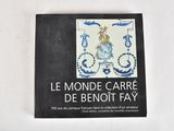 a sign on the wall that says le monde carre de benoit fay