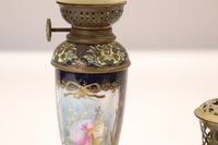 Lampe à pétrole Napoléon III en verre vert à décor émaillé d… (photo 4)
