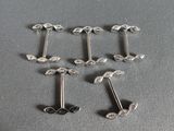 six paires de boucles d'oreilles en argent ornées de nœuds
