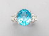 Bague ovale en topaze bleue et diamants