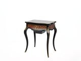 l'image d'une petite table avec un tiroir