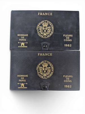 DEUX COFFRETS de la MONNAIE DE PARIS, série de pièces françaises fleur
