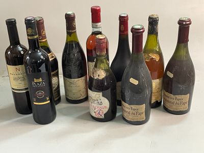 Des bouteilles de vin sont alignées sur une surface blanche