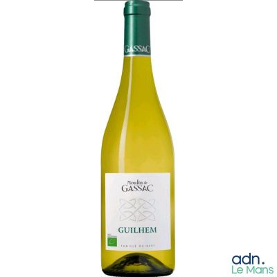 la bouteille de vin blanc est posée sur une surface blanche