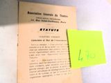 une feuille de papier sur laquelle est collé un autocollant jaune, à côté d'une autre feuille de papier sur laquelle est collé un autocollant jaune